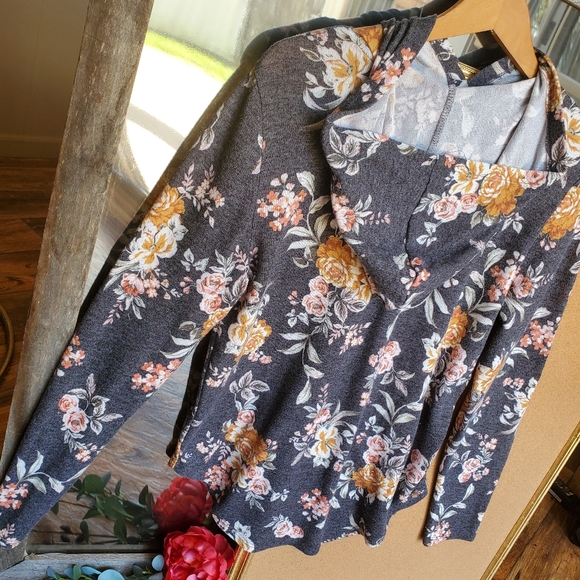 Vintage Floral light layering Hoodie - Picture 5 of 6
